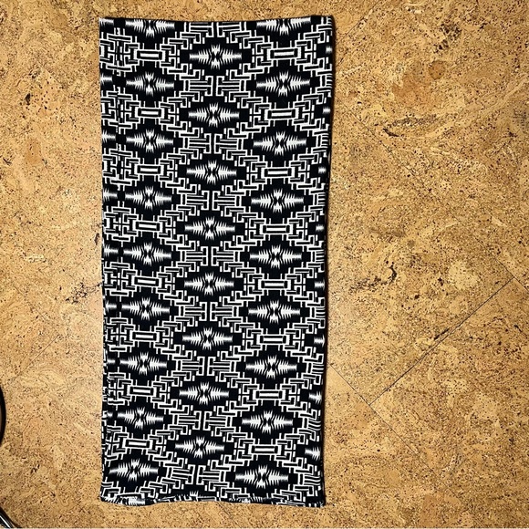 Aztec Black & Cream Infinity Jersey Knit Scarf O/S - Picture 9 of 11